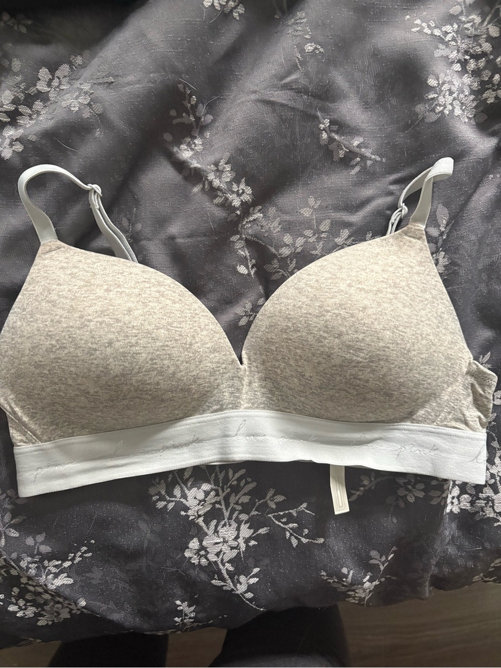 VS PINK- Everyday Wireless Push Up